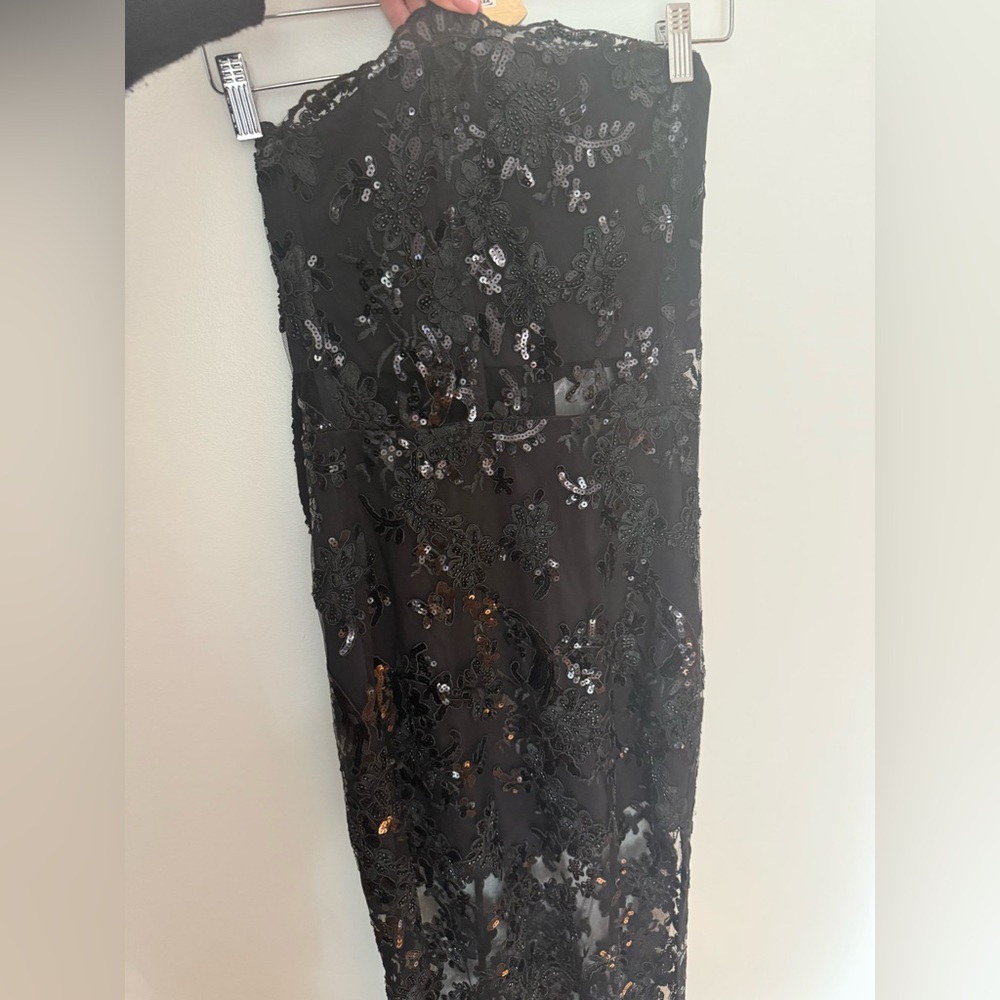 Elegant Black Lace Evening Dress - Picture 5 of 6